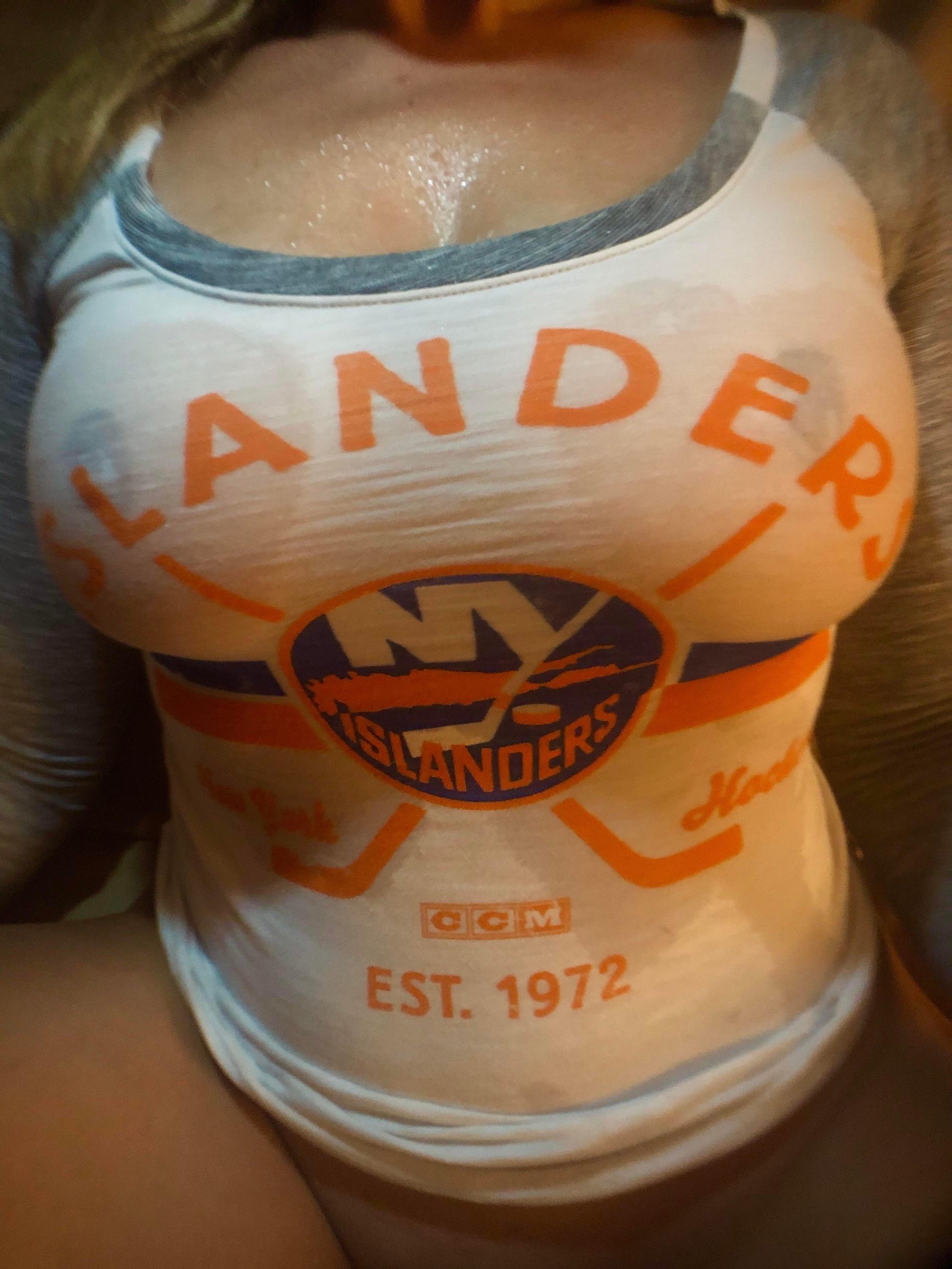 Best pic from r/chicksinhockeyjerseys