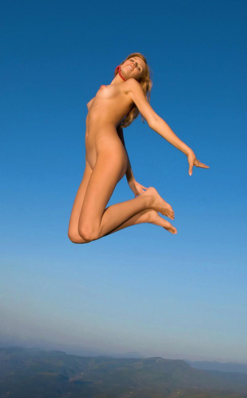 Best pic from r/girlscanfly