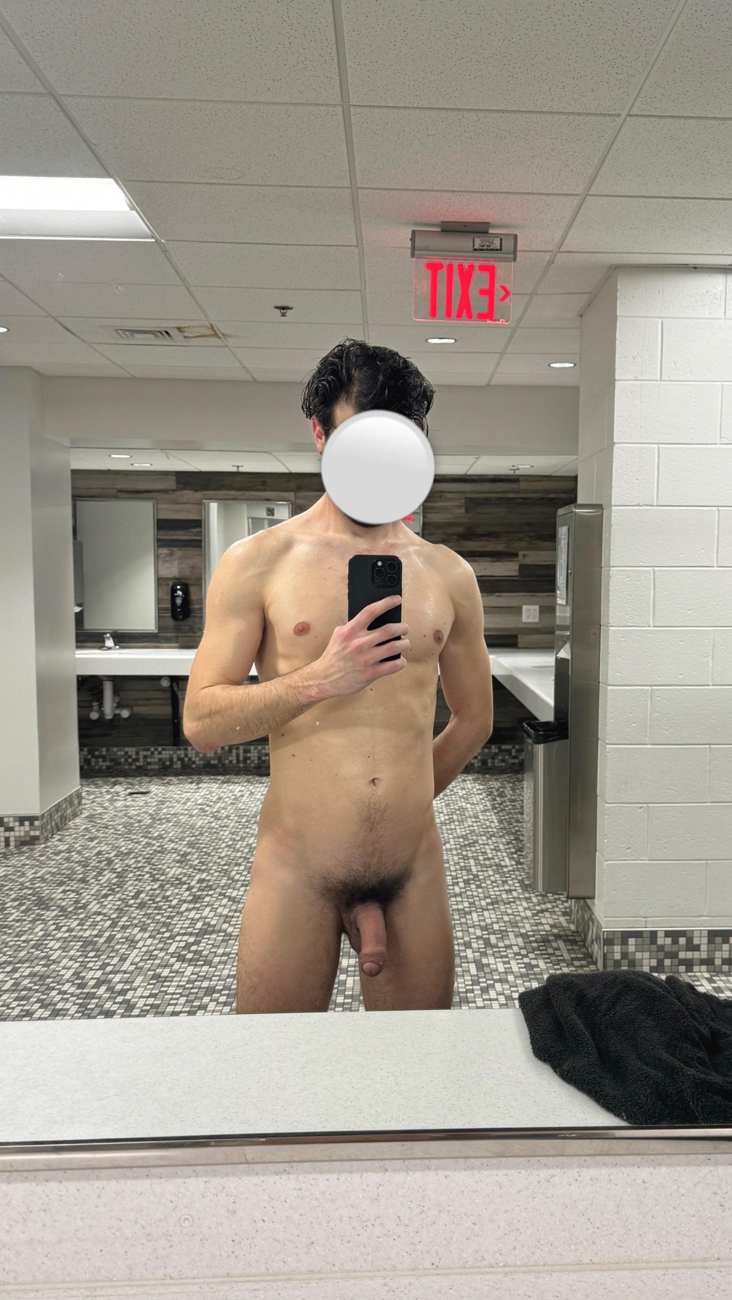 Best pic from r/NakedLockerRoom