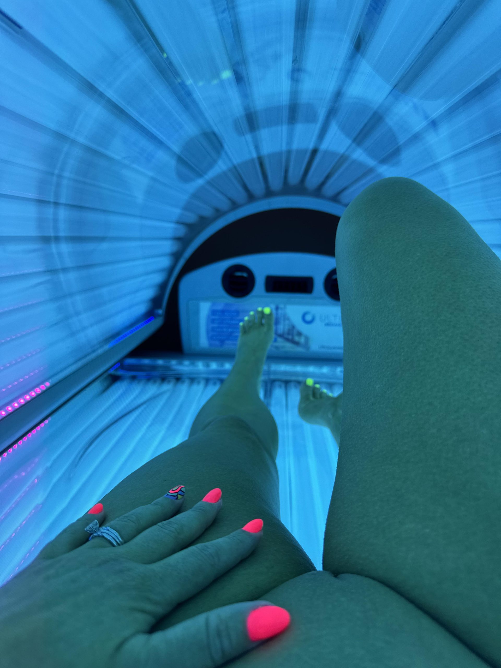 Best pic from r/Tanningbeds