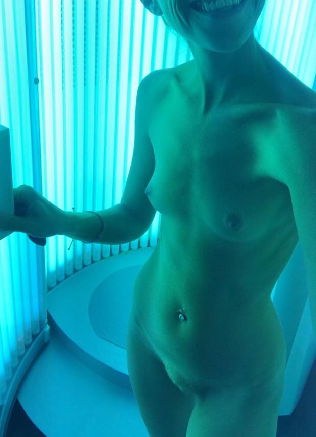 Best pic from r/Tanningbeds