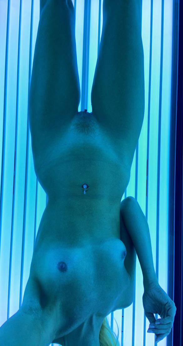 Best pic from r/Tanningbeds