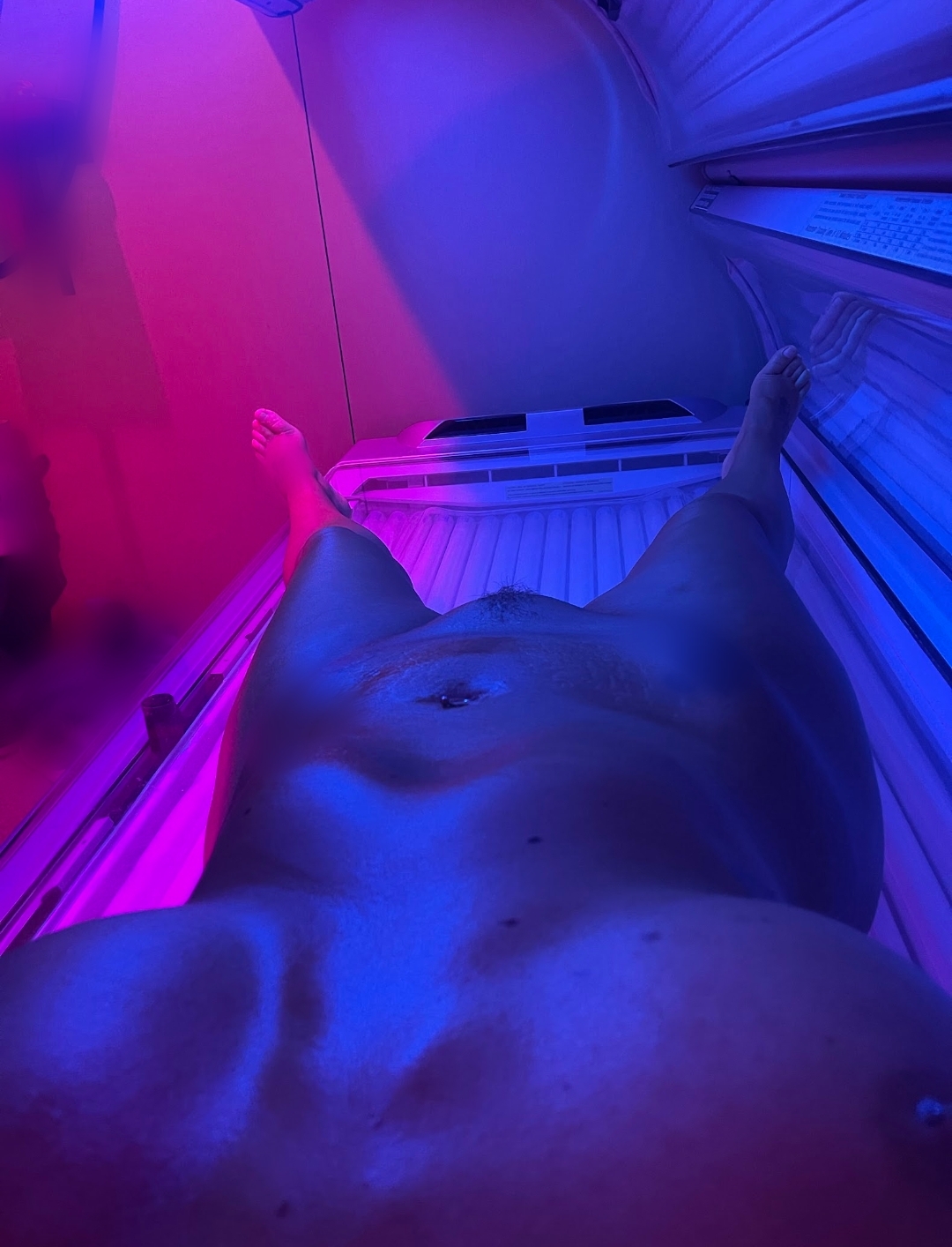 Best pic from r/tanningbedselfies