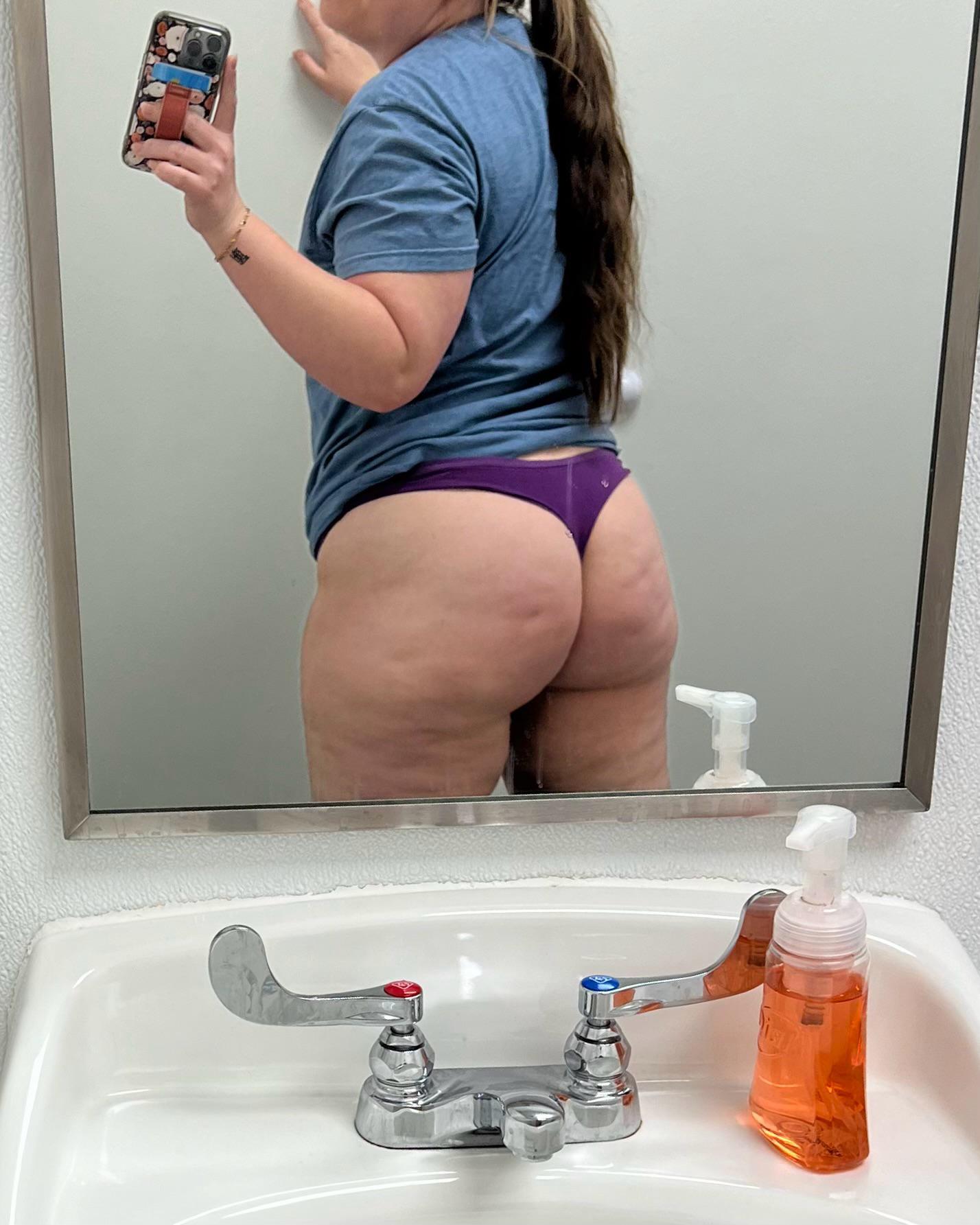 Best pic from r/wifethongs