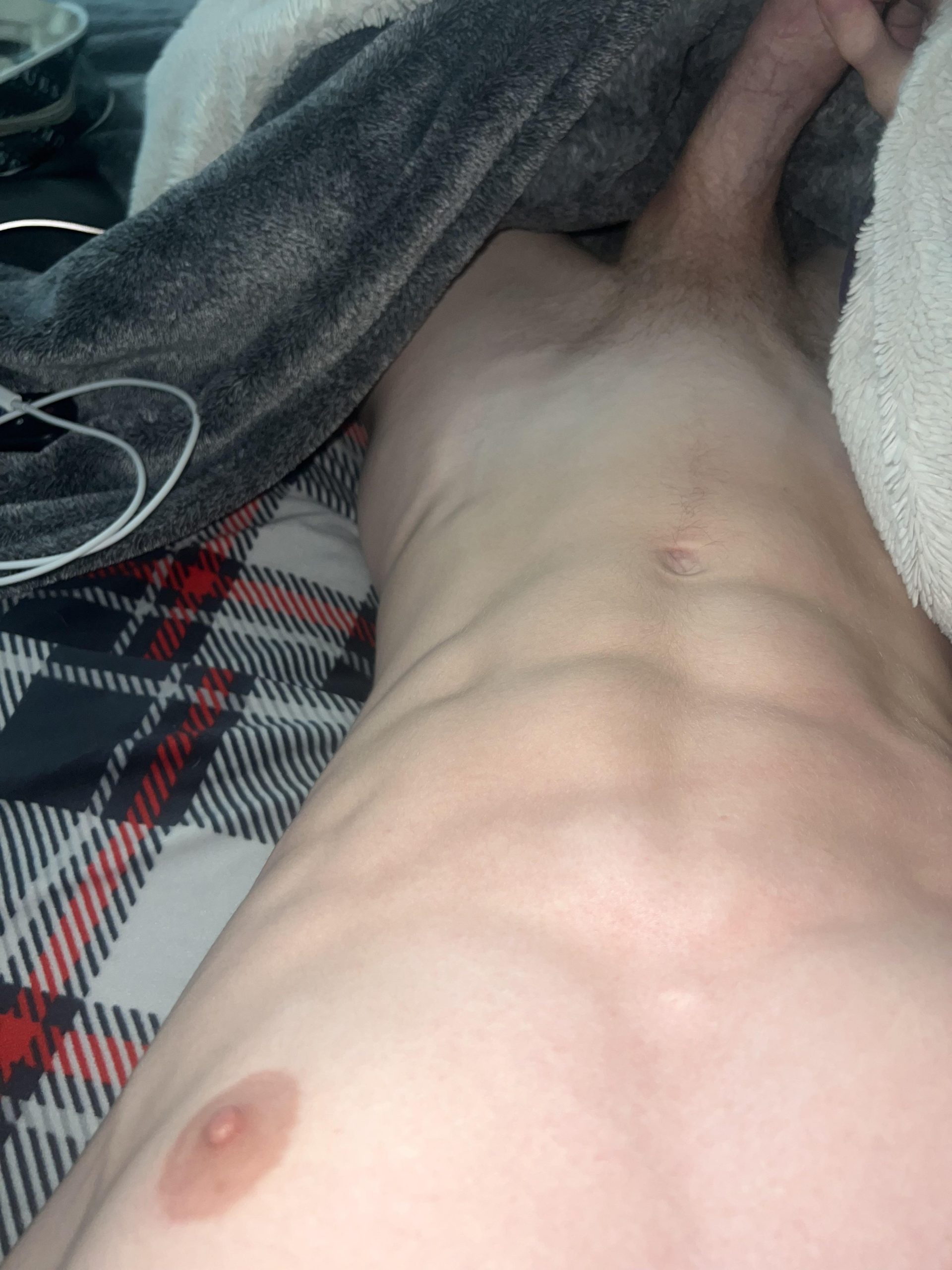 [20] do you like hung twinks?