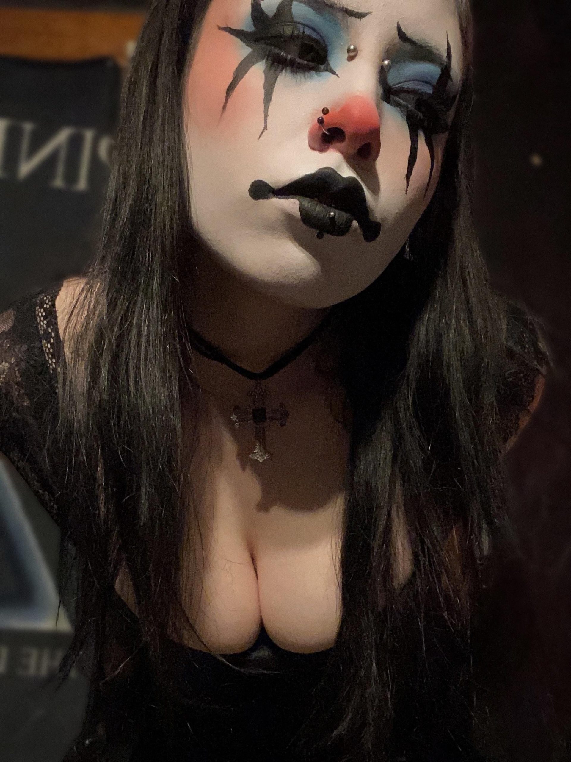 do you like goth clown girls? 🎪