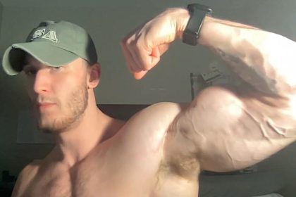 GayMuscleWorship