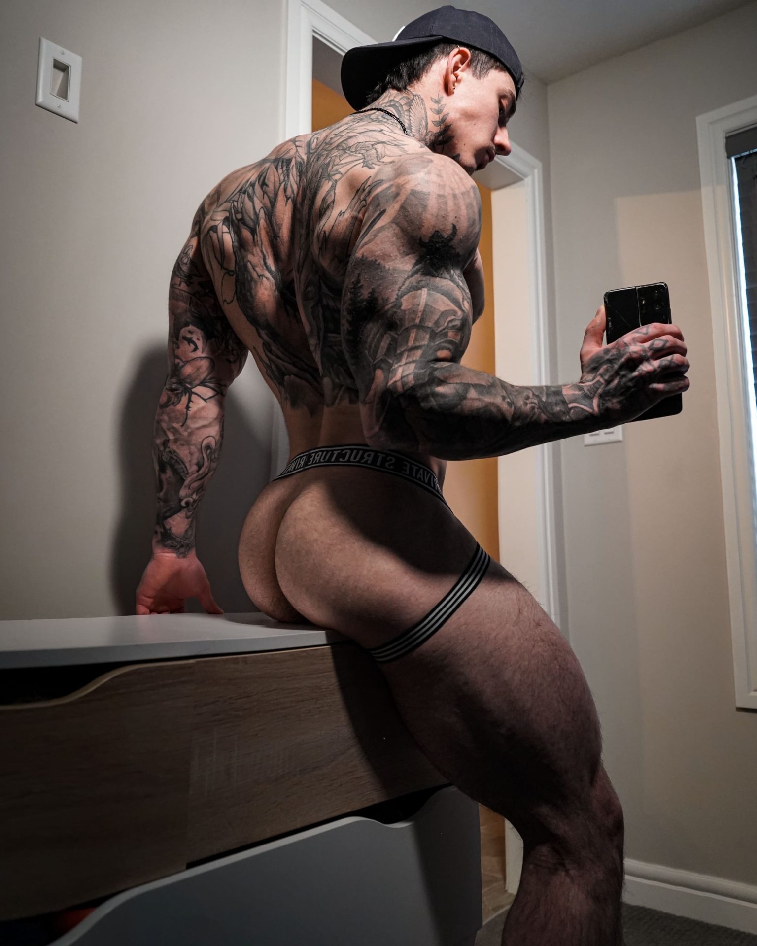 GayMuscleWorship