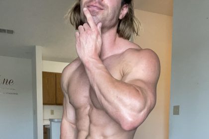 GayMuscleWorship