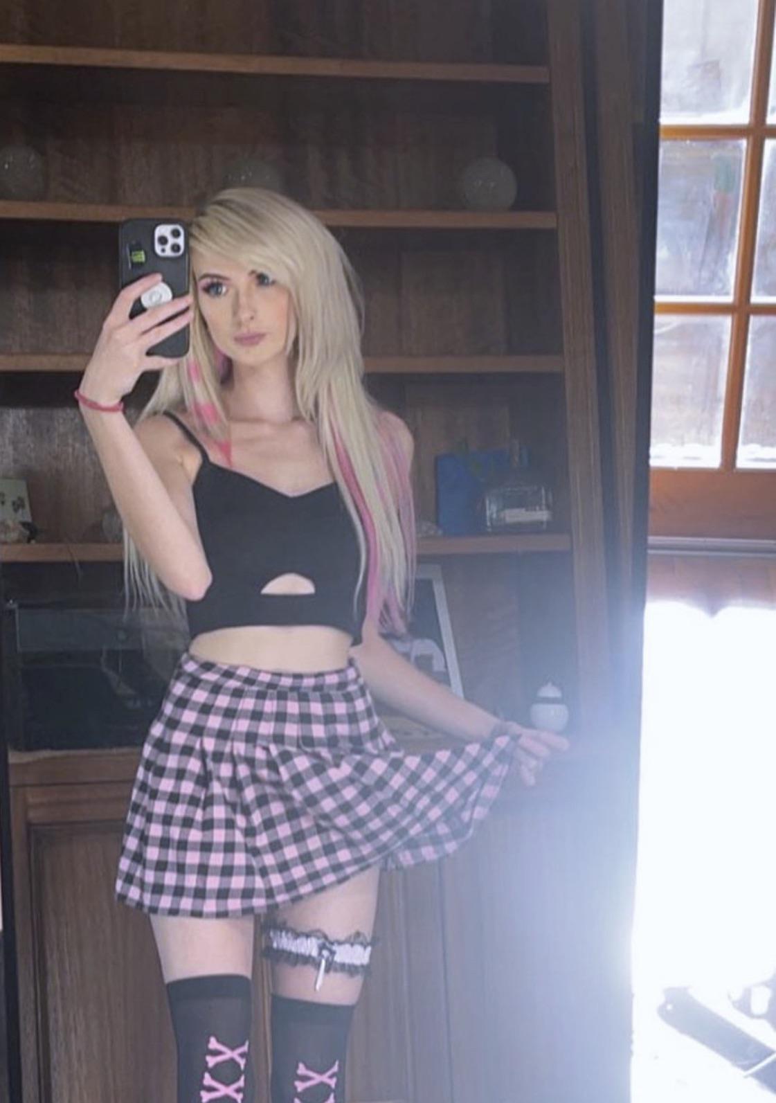 girlsinplaidskirts