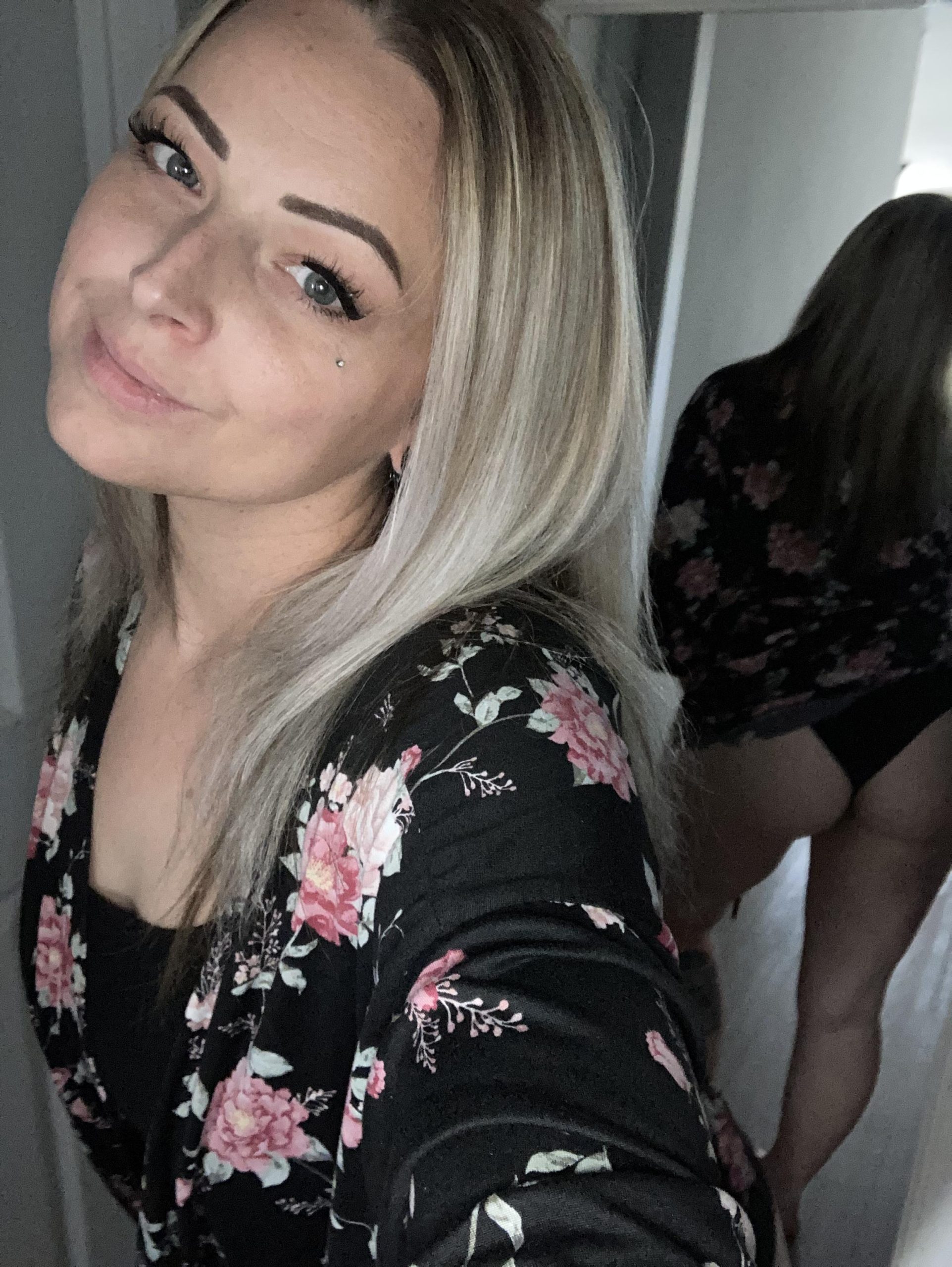 Hump day! 💋⚘️💋 who likes a white girl with a round booty?