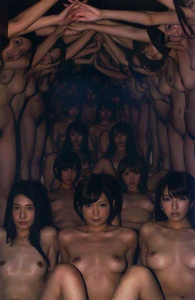 GroupOfNudeGirls