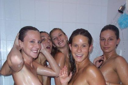 GroupOfNudeGirls