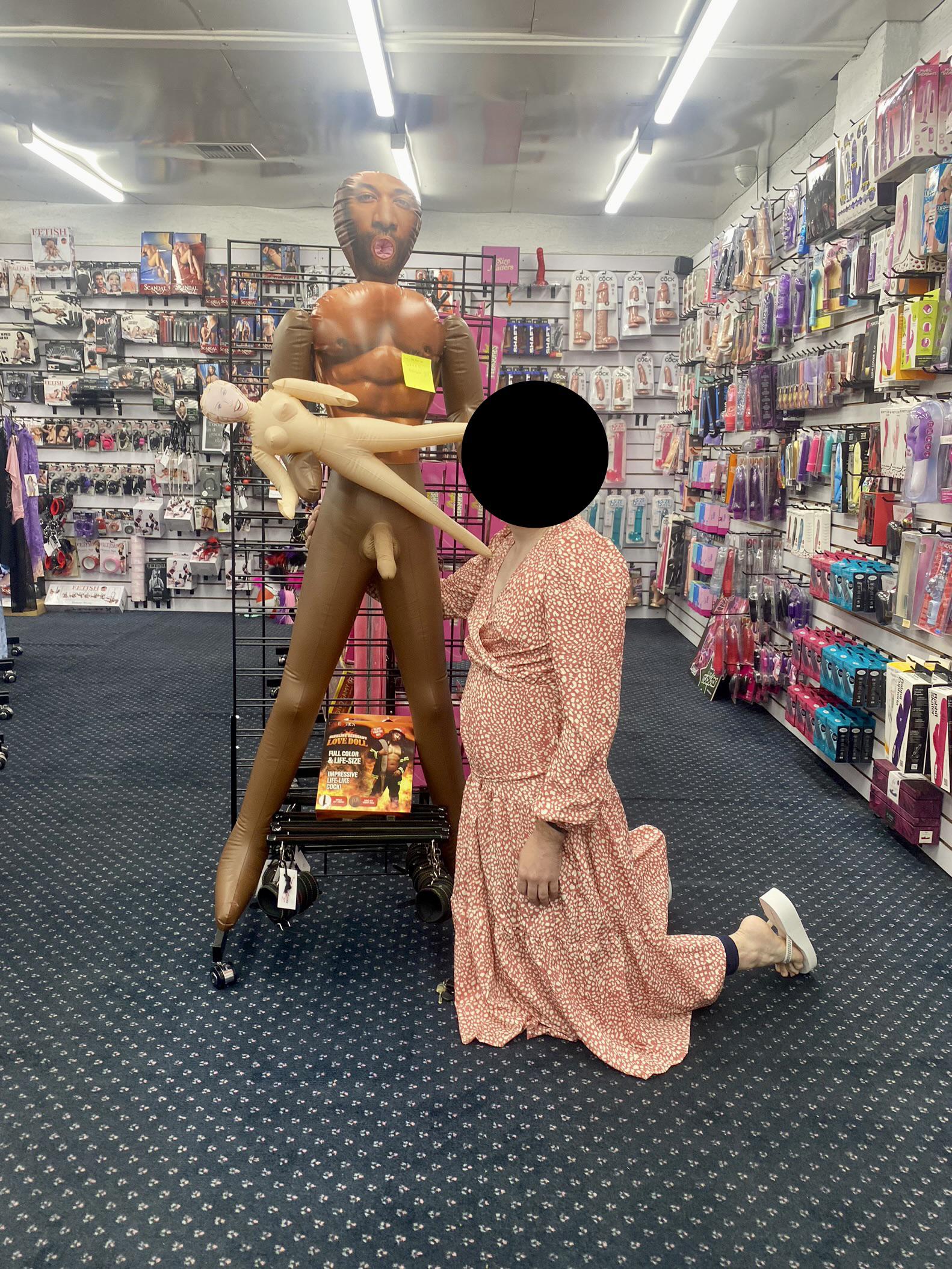 I got dressed up today and visited an adult store, I asked the woman behind the counter if she could take my picture and she told me to pose with the sex doll ~