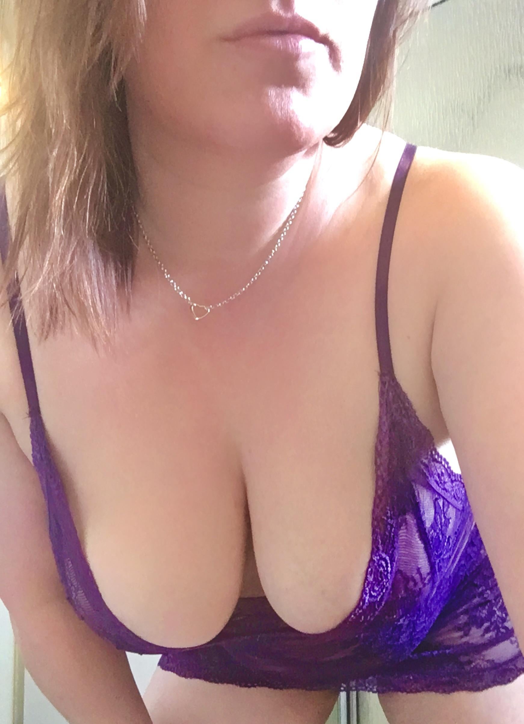 I’m in a purple lingerie teasing and pleasing kinda mood