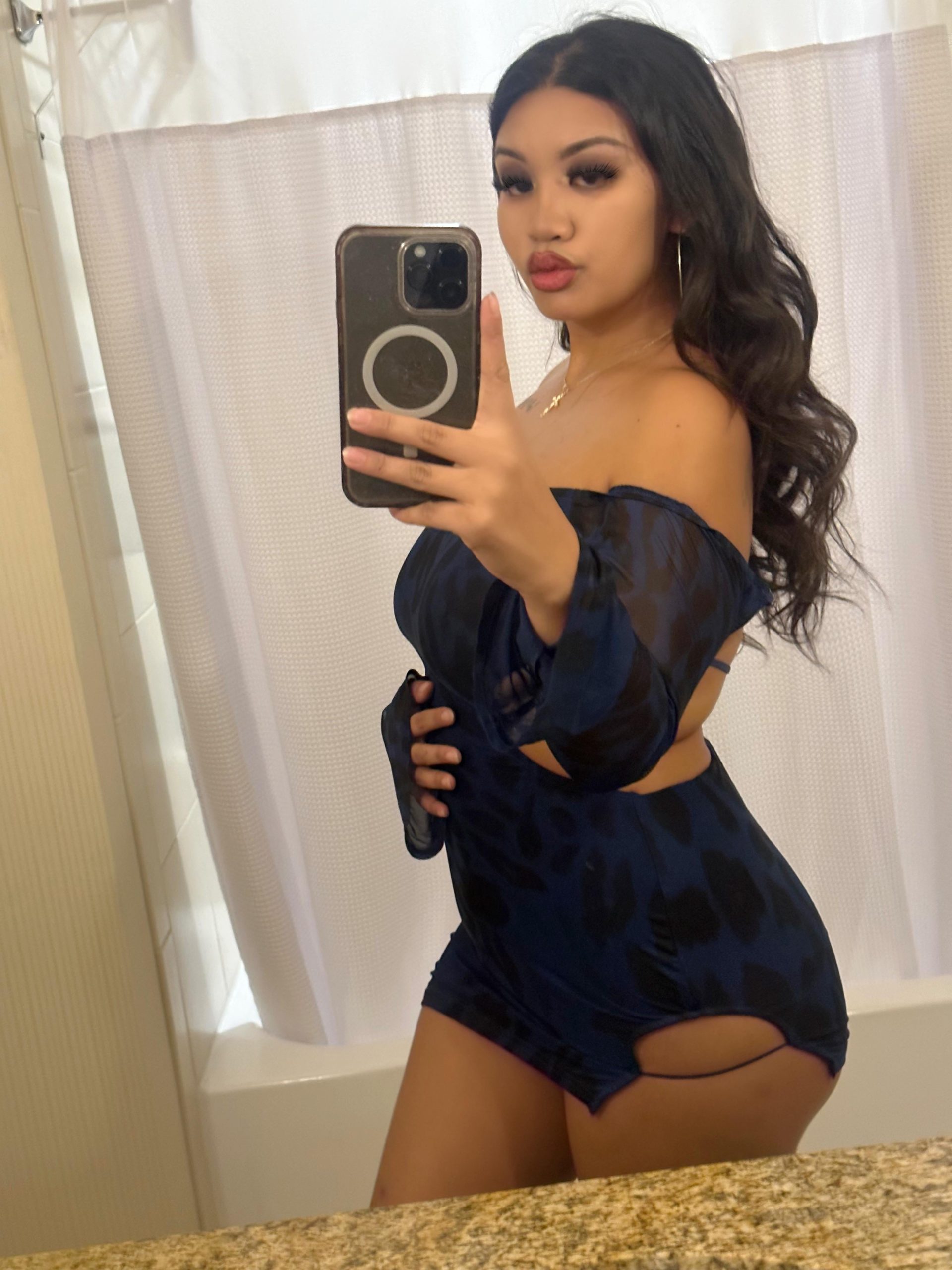 [29M24F] Hosting Swinger party Saturday night in corona 9pm looking for good looking couples 20s -30s younger crowded not the typical older crowd ask for info select single males