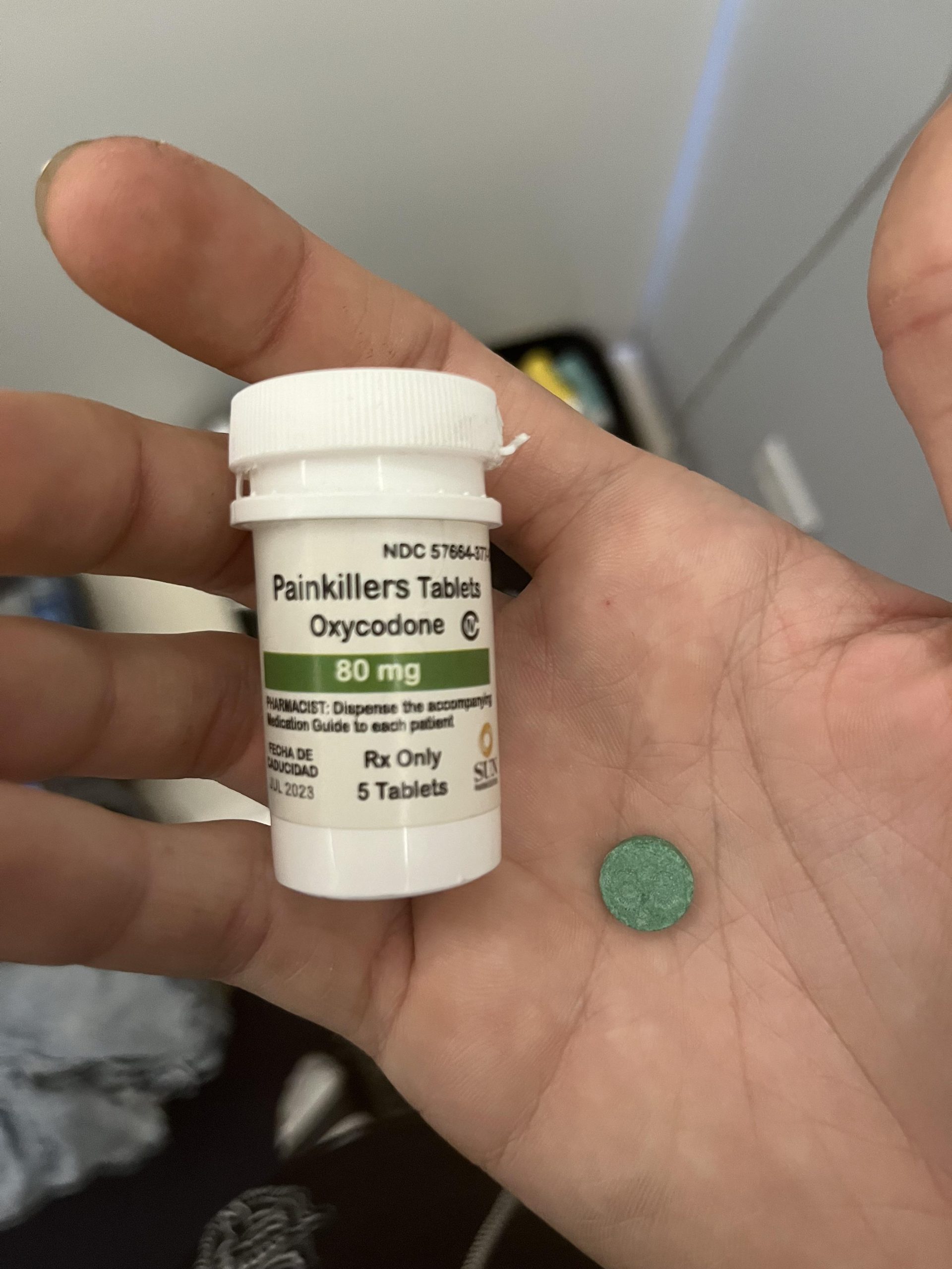 I think I found the holy grail of pressed oxy 🤷🏾‍♂️🇲🇽 “Dirty 80s” lol and Straight from the Mexican Farmacia 🧟‍♂️🐲🐊🍀❎