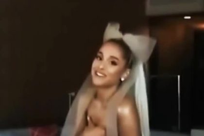 ArianaGrandeLewd