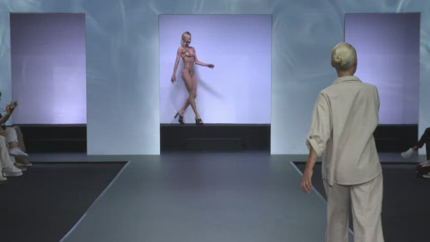 runwaynudity