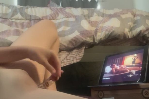 GirlsWatchingPorn